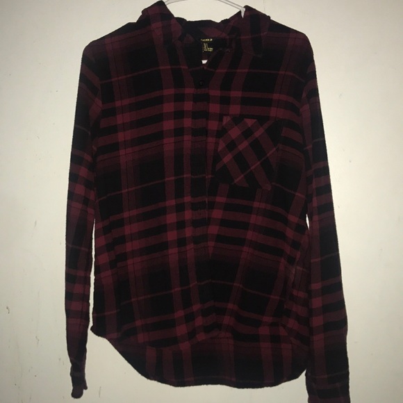 Forever 21 Tops - FOREVER 21 RED AND BLACK PLAID FLANNEL